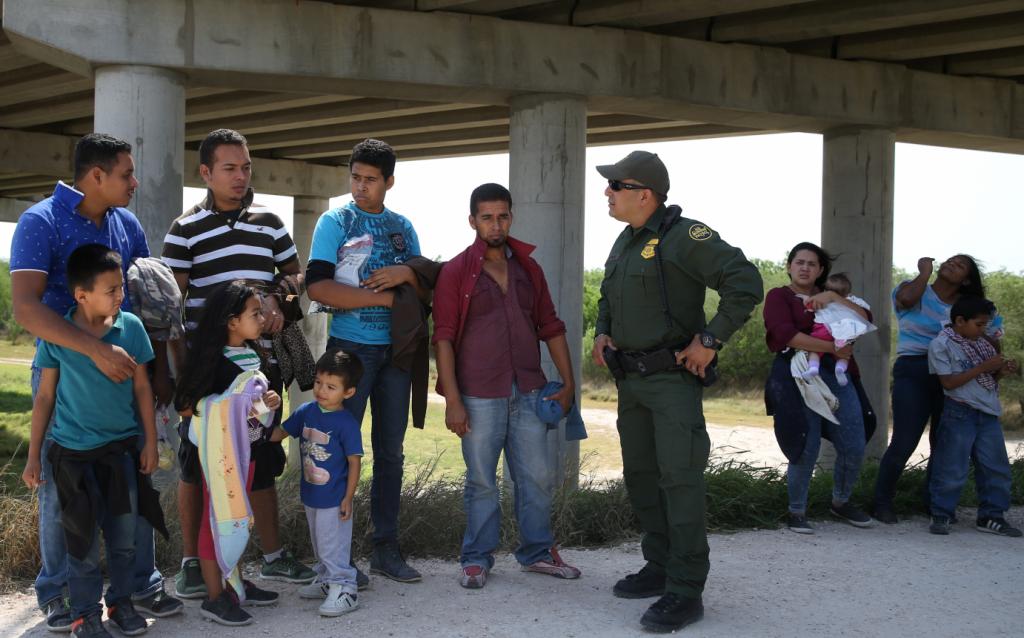 EU abrirá albergue temporal para niños inmigrantes en Texas