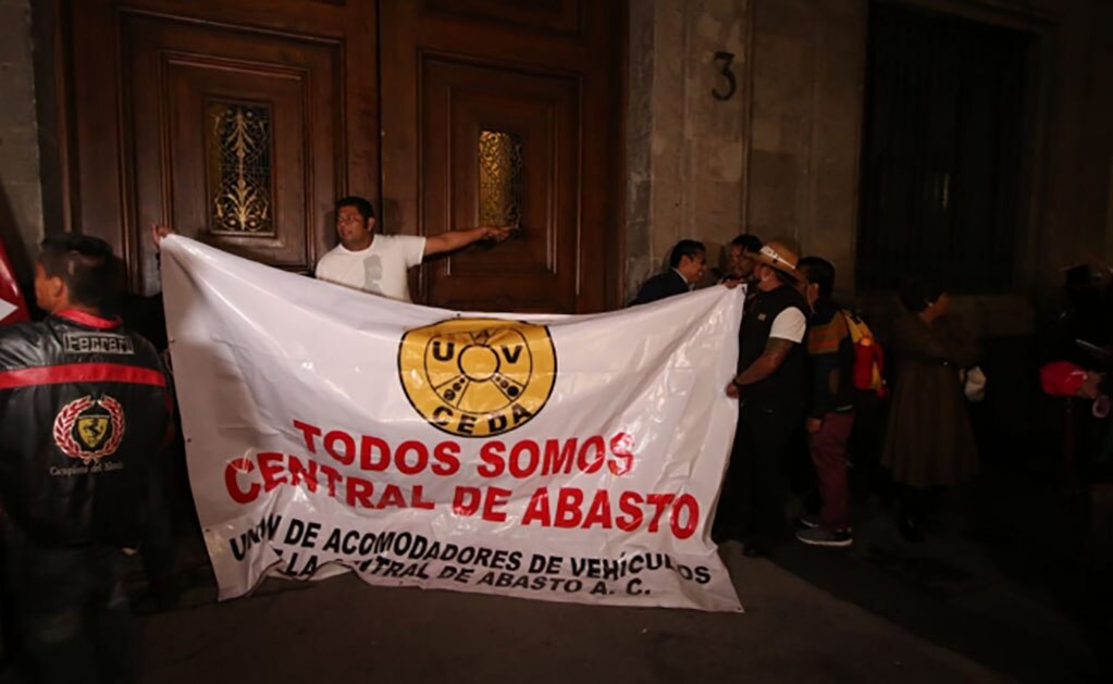 AMLO pone "tache" a manifestantes agresivos