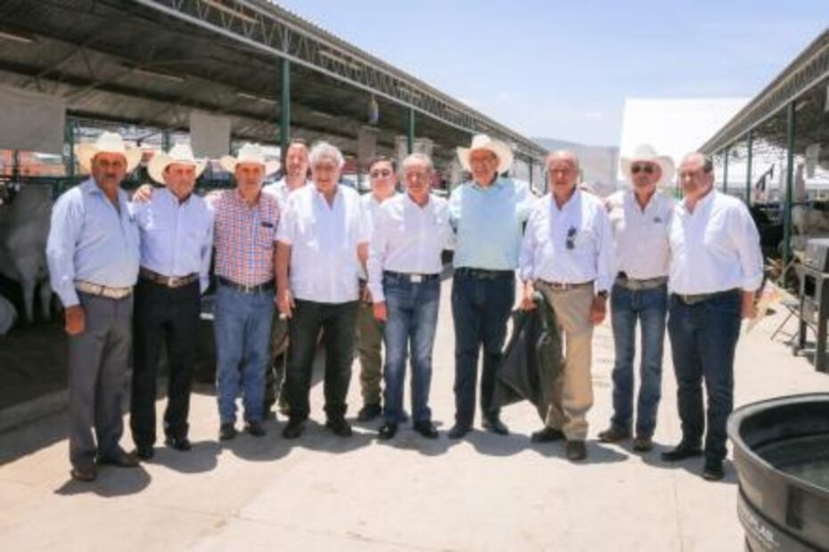 JMCL entrega presea al Mérito Ganadero FENAPO 2019