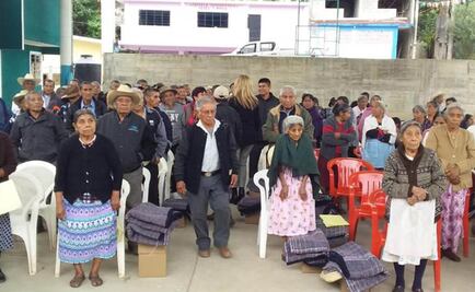 Por bajas temperaturas, entregan más de 17 mil cobijas