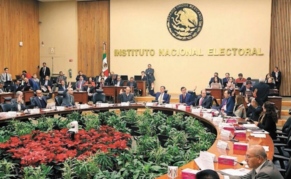 Recursos mensuales. Los consejeros percibirán 262 mil 634 pesos brutos al mes. Foto/ARCHIVO EL UNIVERSAL