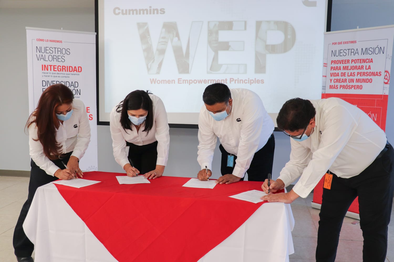 Firman iniciativa para el empoderamiento de las mujeres en las empresas