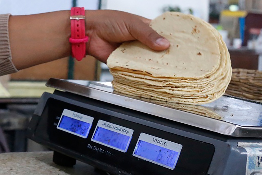 Kilo de tortilla llega a los 15 pesos en SLP