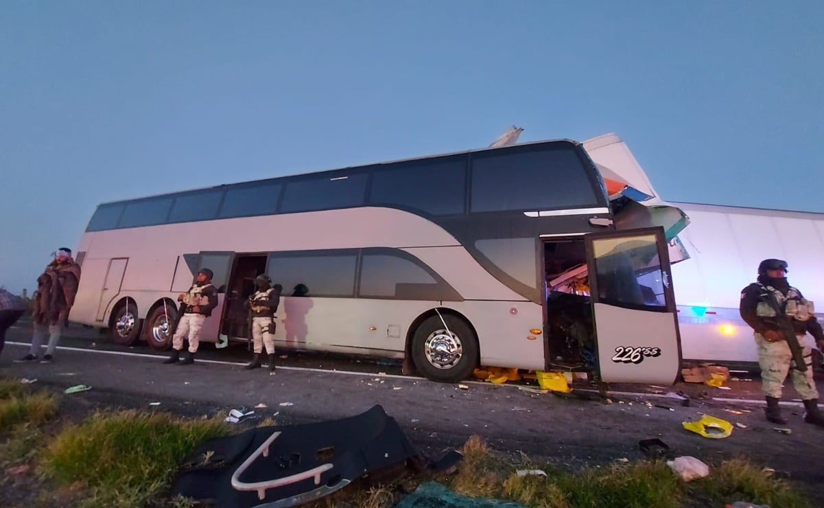 Accidente de autobús que transportaba migrantes dejó un muerto y seis heridos: J. Guadalupe Torres