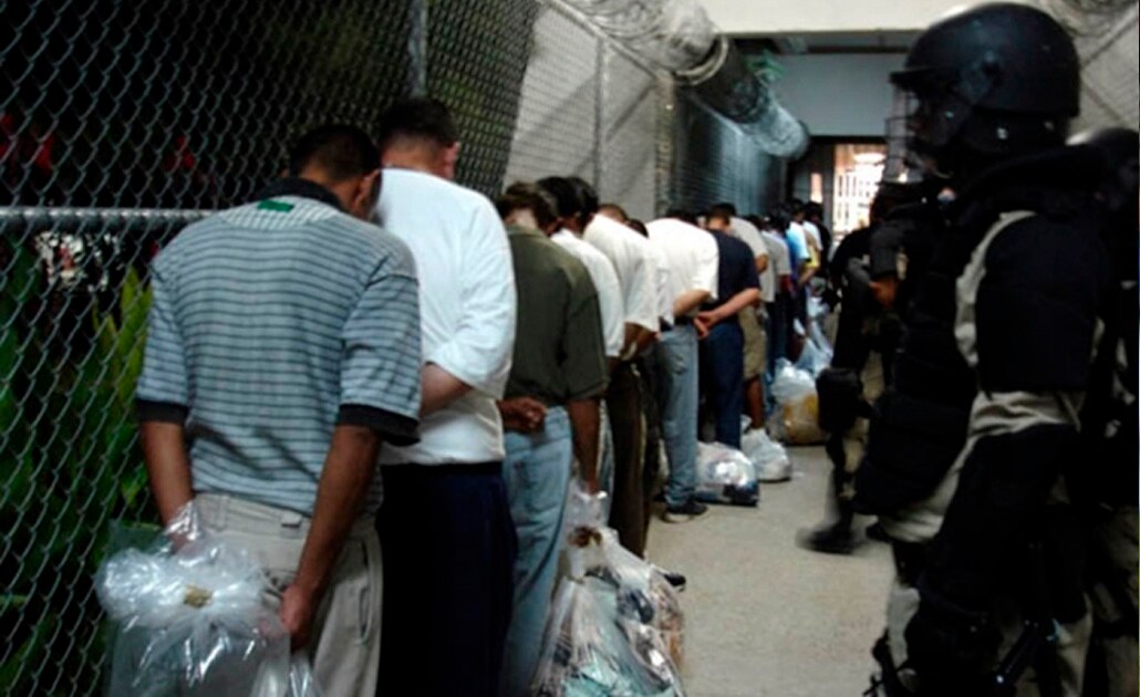 Más de 500 reos de NL son trasladados a penales de Coahuila y Morelos