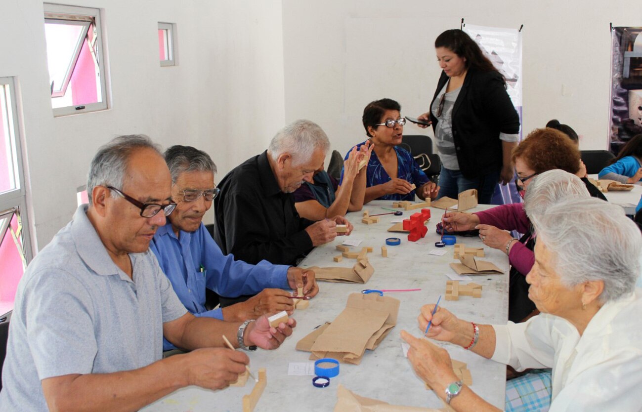 Refrenda gobernador apoyo a clubes de Inapam