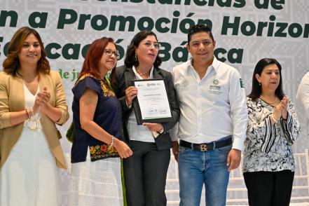 Gallardo y SEP entregan incentivos a docentes; reconocen respaldo del magisterio potosino a la educación