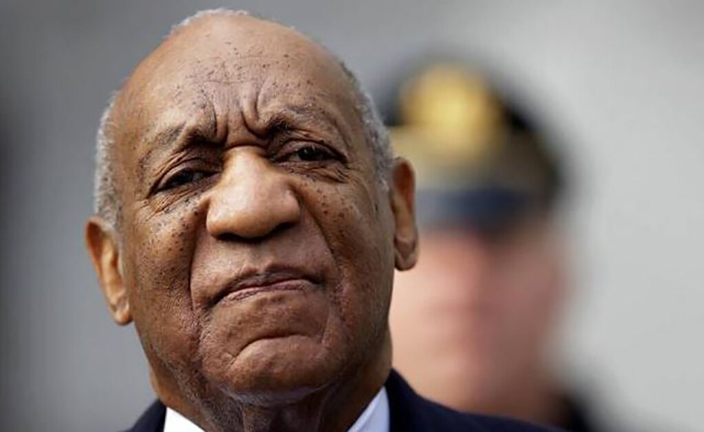 Escriben “violador en serie” sobre estrella de Bill Cosby
