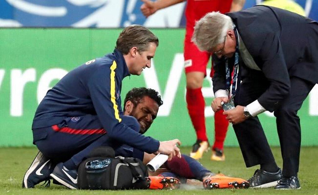 Dani Alves se perderá el Mundial