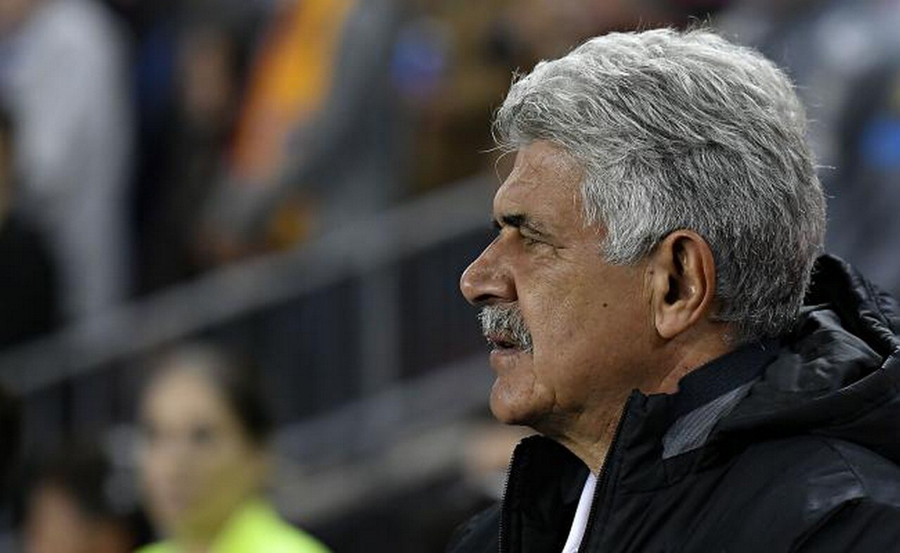  "Siento vergüenza", dice el Tuca tras agresión a aficionado