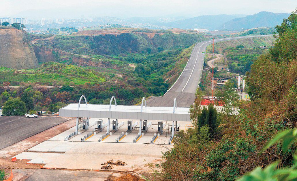 Frenan carretera que Peña Nieto dio a Higa