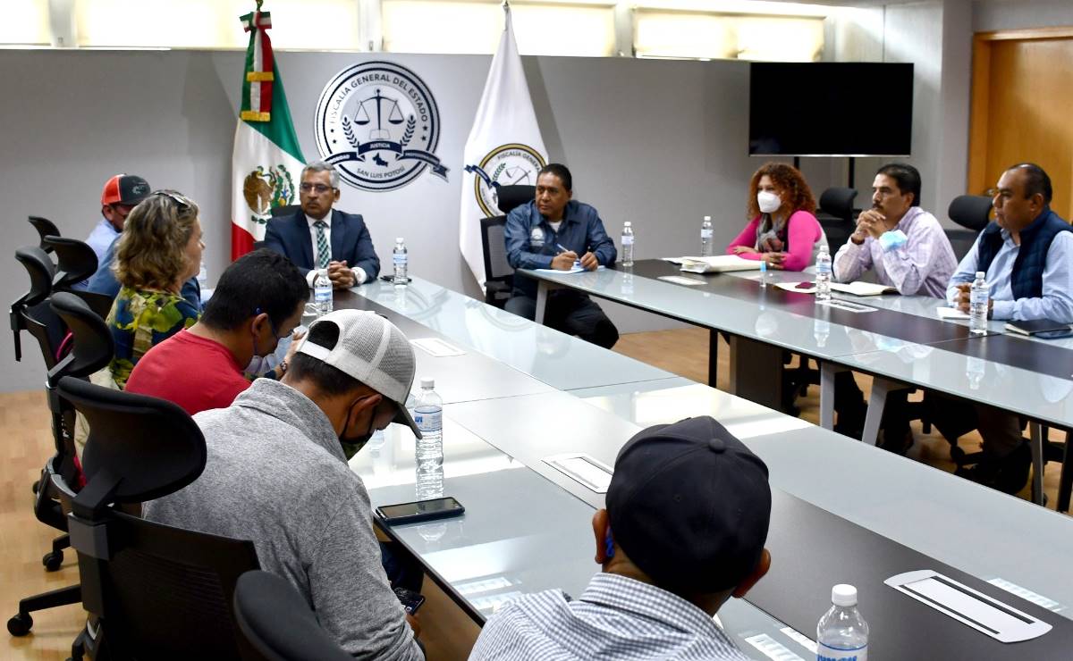 Fiscal de SLP se reúne con padre de Chuyita Rodríguez, víctima de feminicidio