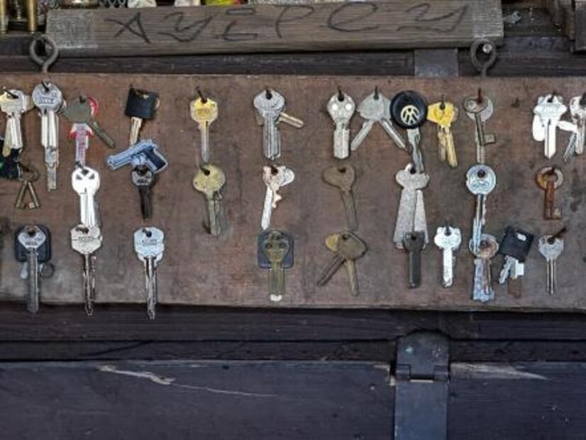 Cerrajería Alba, herencia familiar que "abre puertas" en San Luis Potosí