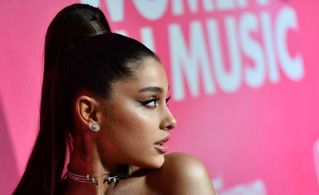 Llora Ariana Grande en concierto al recordar a su ex