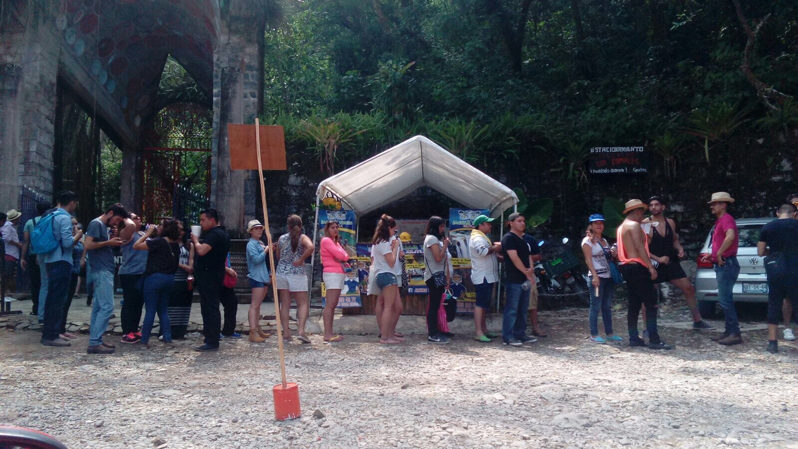 Turistas confundieron parajes con basureros