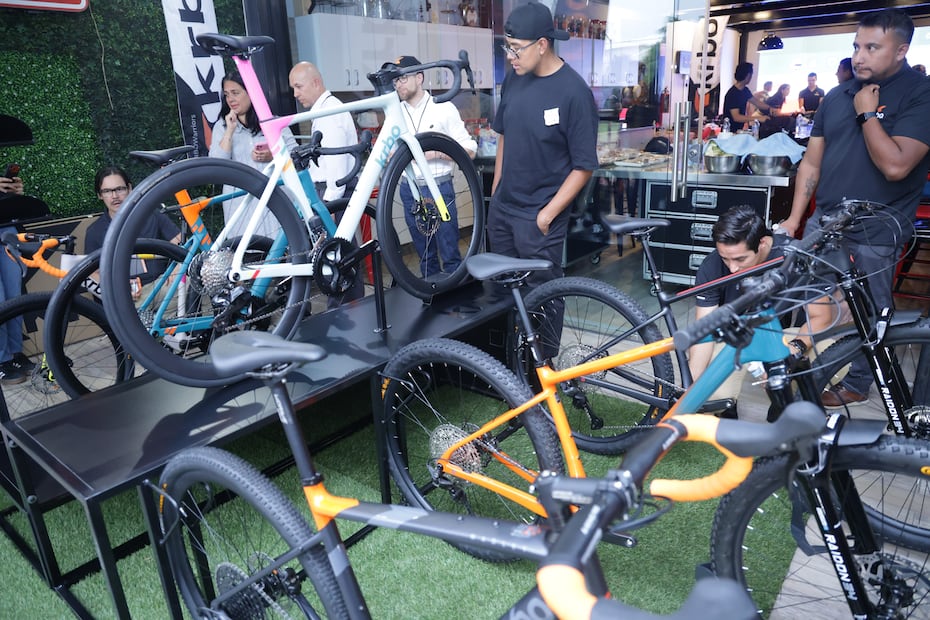 Presentación de los nuevos modelos de bicicletas de la marca mexicana KRBO y el relanzamiento de su identidad, en Weber Original Store. Foto: Fernanda Rojas/ El Universal