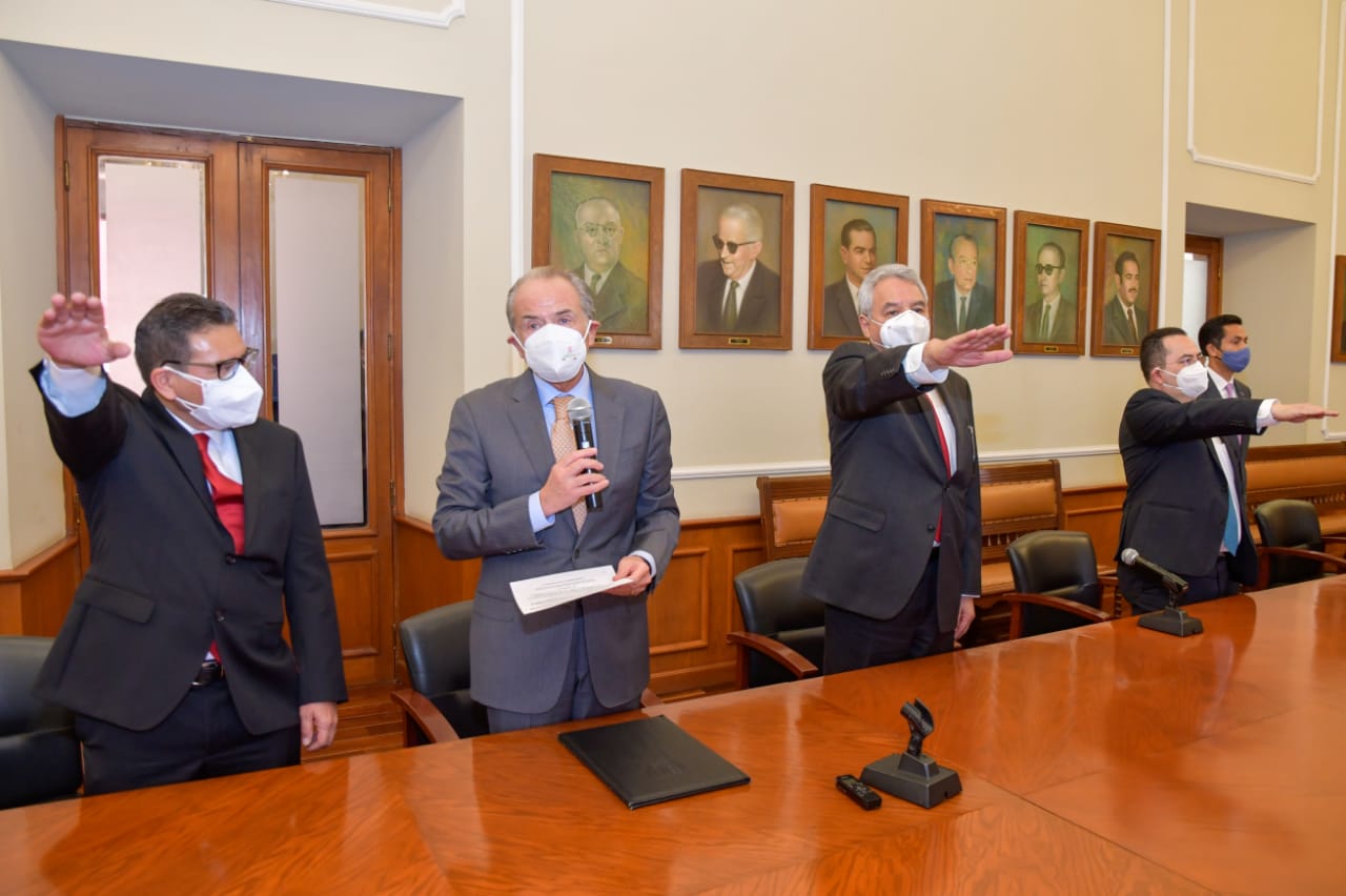 Carrera López toma protesta a nuevos integrantes del gabinete estatal