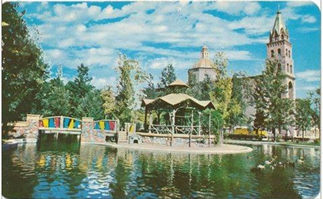 Así era el antiguo lago de la alameda, ahora llamada Juan Sarabia, en la capital de SLP. Foto: Archivo histórico de SLP
