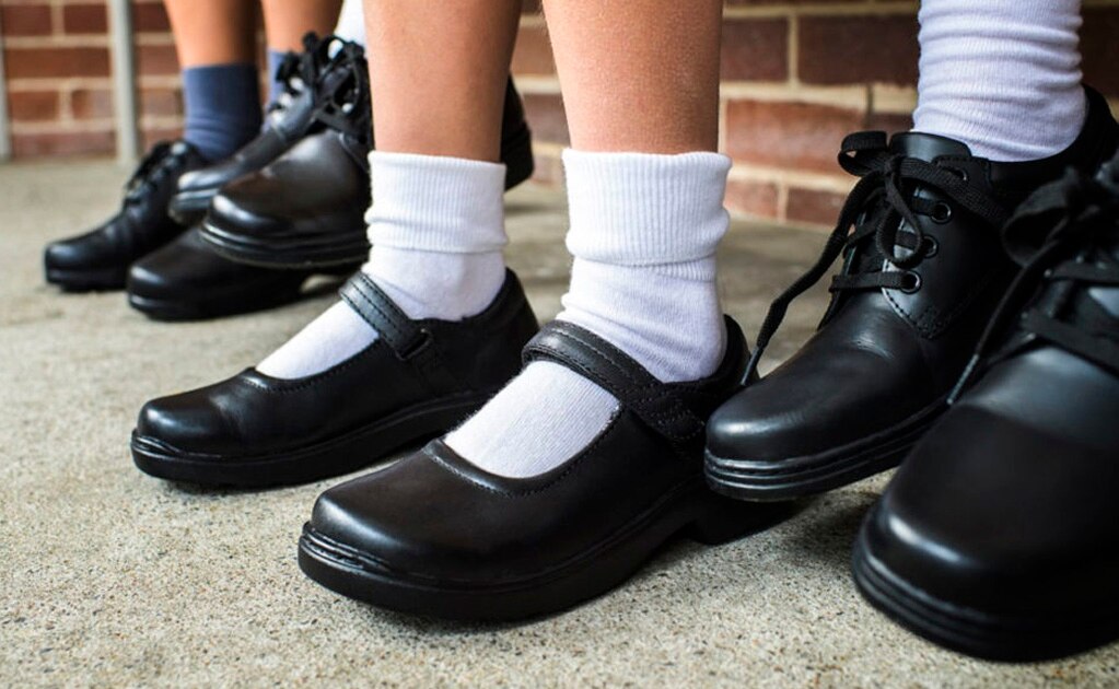 Cuidado con la elección del calzado escolar en niños, advierte el IMSS