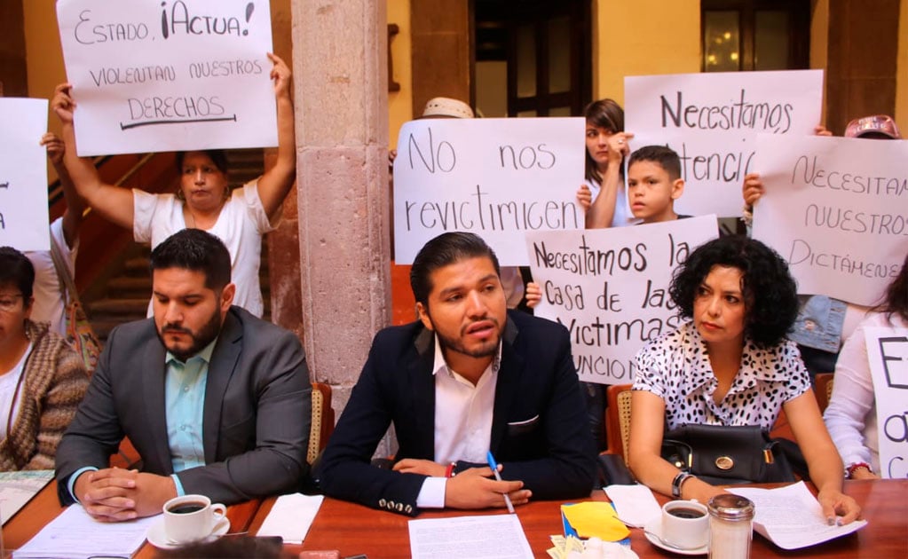 Urgen al gobierno estatal resolver bloqueo a instalaciones de la CEEAV