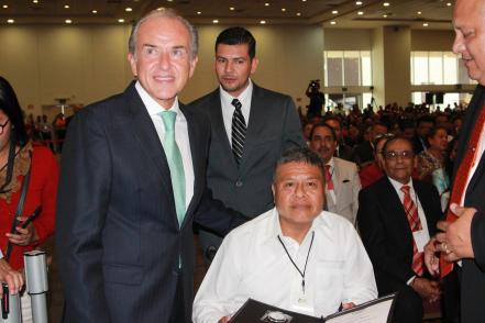 Rinden homenaje a docentes