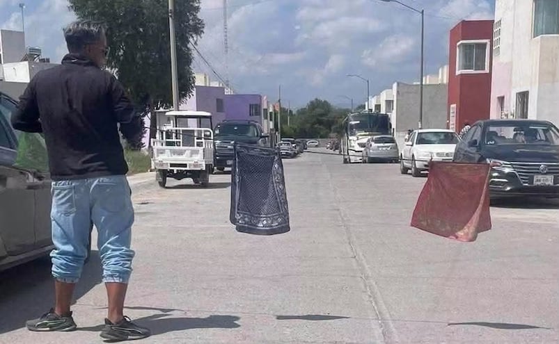 ¡A la mala! Denuncian bloqueo de calle y cobro ilegal de 50 pesos en El Terremoto, SLP