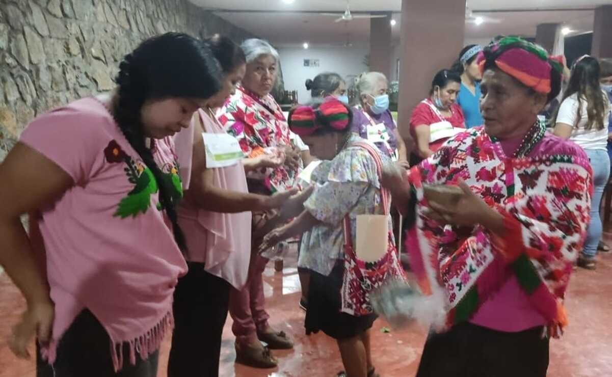 Reconocen a parteras potosinas por su aporte en la salud sexual y reproductiva. Foto: Especial