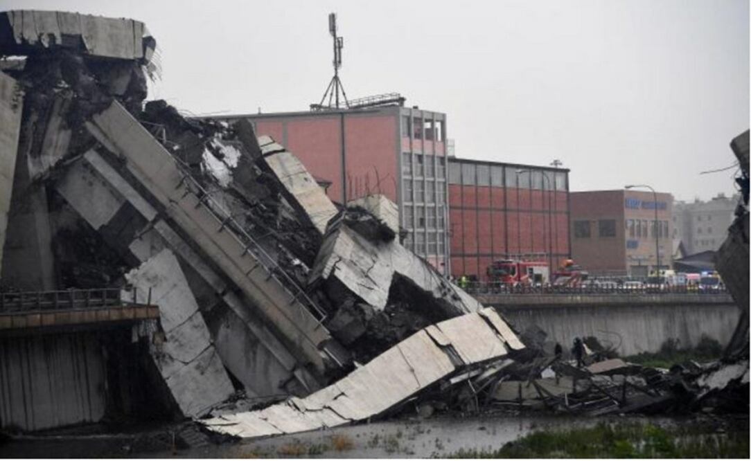 El derrumbe de ese viaducto se produjo en torno a las 12:00 hora local. Foto: EFE