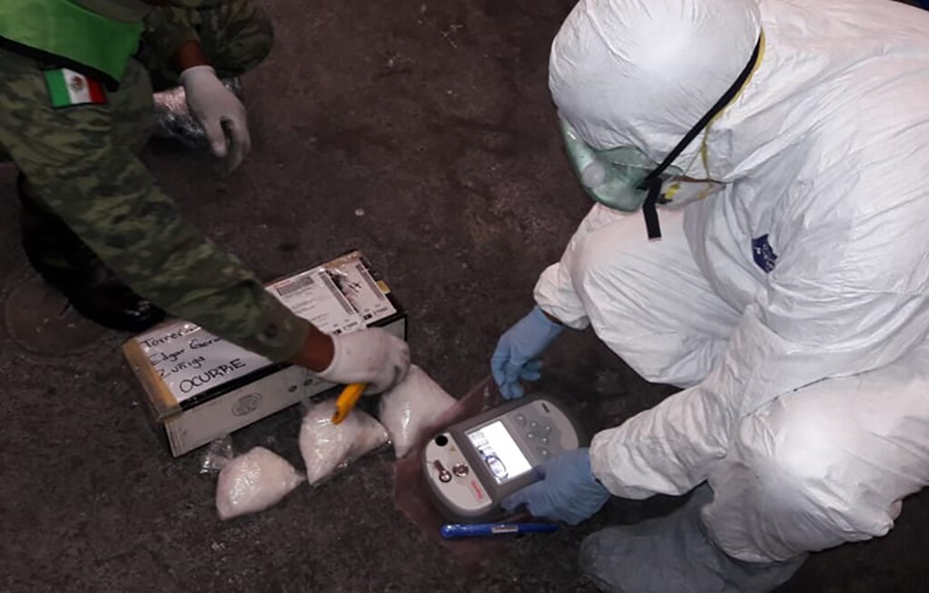 Aseguran paquete de cristal en aeropuerto de SLP 