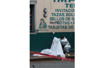 Matan a taquero de un disparo en la cabeza en Eje Vial