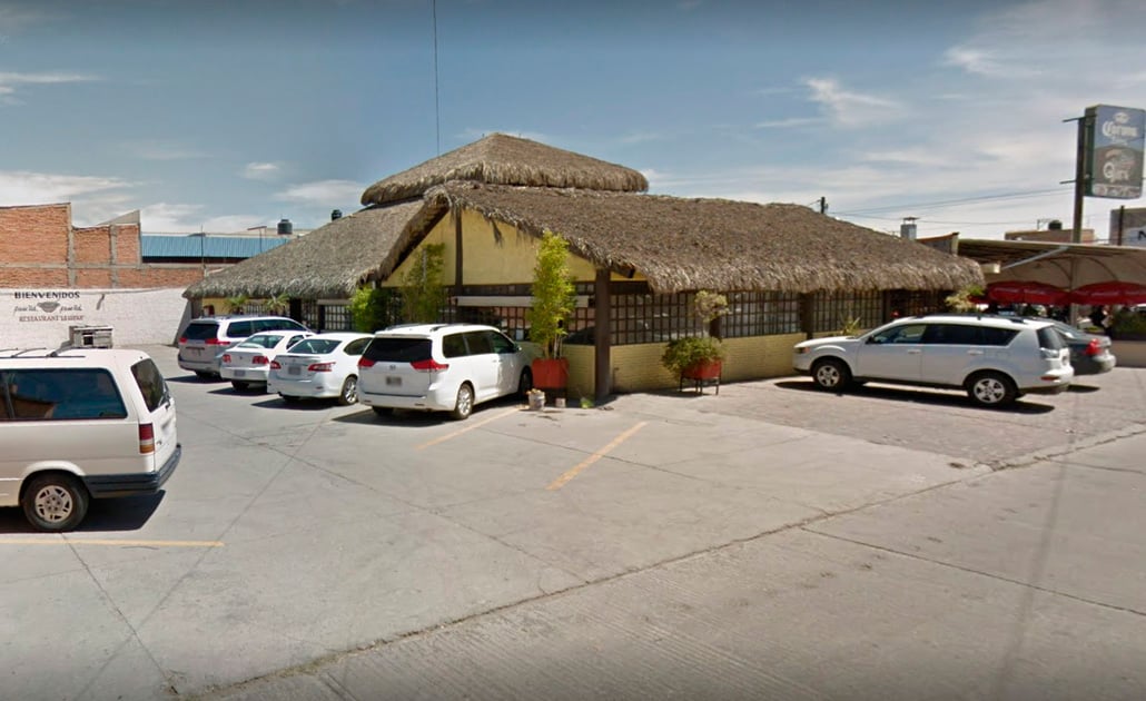 Soledad mantiene revisión de negocios con techo de palma