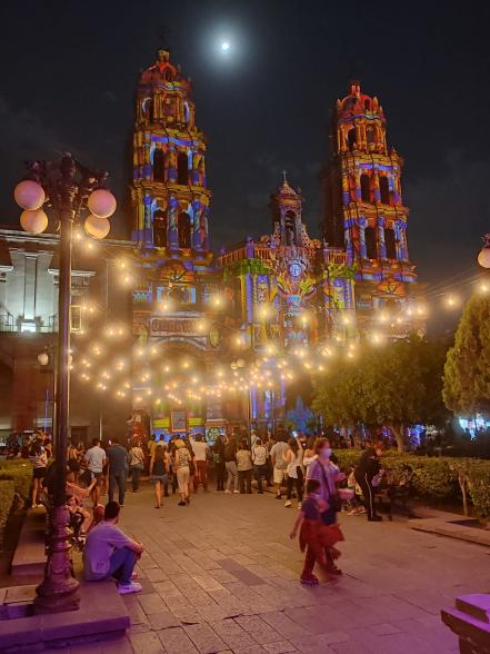 FOTOS: Así se vistió de colores la Catedral Metropolitana de SLP en la Fiesta de Luz 2023