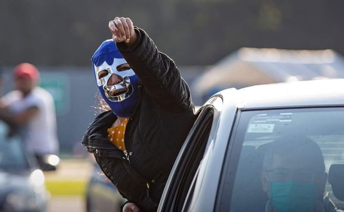 La primera función de lucha libre en el autocinema de SLP