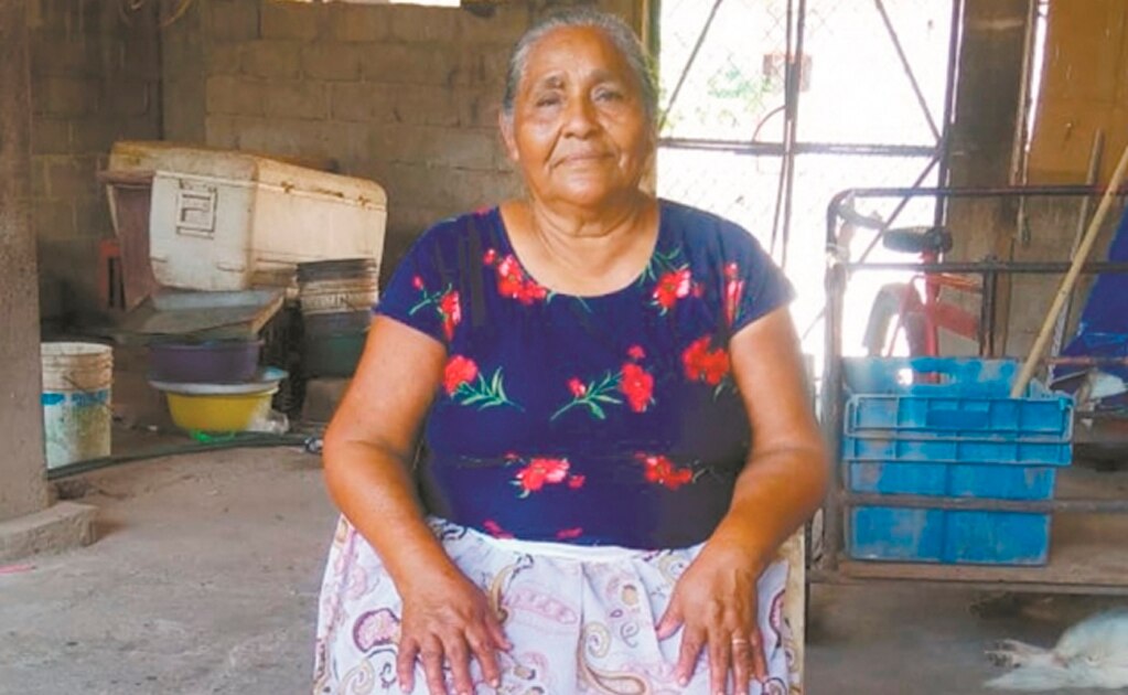 Valentina Ramírez, amiga de la infancia del pintor juchiteco, recuerda con agradecimiento el apoyo que siempre recibió del maestro. Foto: ALBERTO LÓPEZ. EL UNIVERSAL