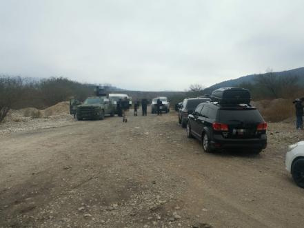 Autoridades rescatan a 30 migrantes que viajaban en varios vehículos en municipio de San Luis Potosí