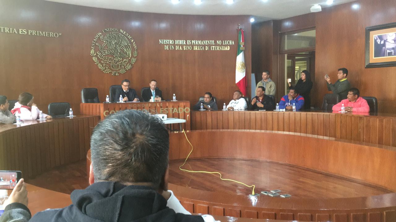 Se manifiestan coheteros en Congreso 