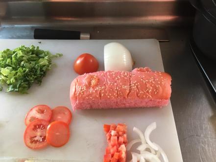 Con hamburguesas y hotdogs rosas, buscan ayudar a mujeres con cáncer de mama en SLP