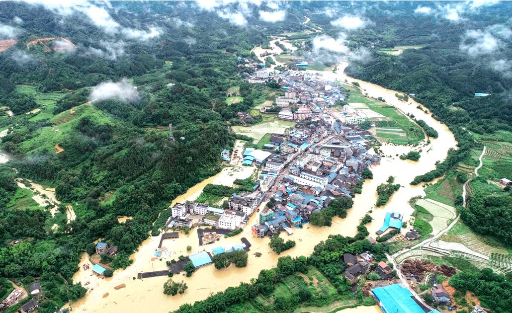 49 muertos y más de 300 mil evacuados por lluvias en China