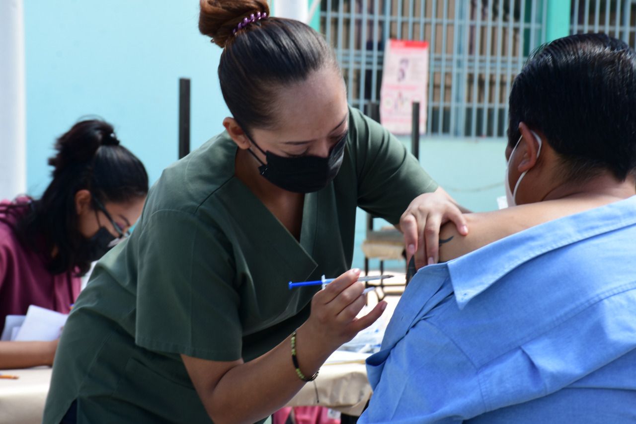 Aplicarán refuerzo de vacuna antiCovid para docentes rezagados en SLP