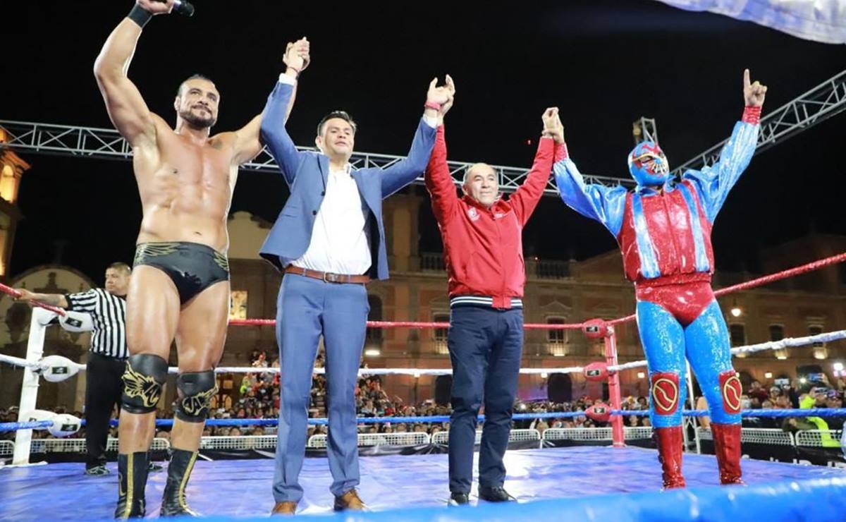 Lucha libre. Alberto del Río rinde tributo a su padre Dos Caras sobre el ring en SLP 