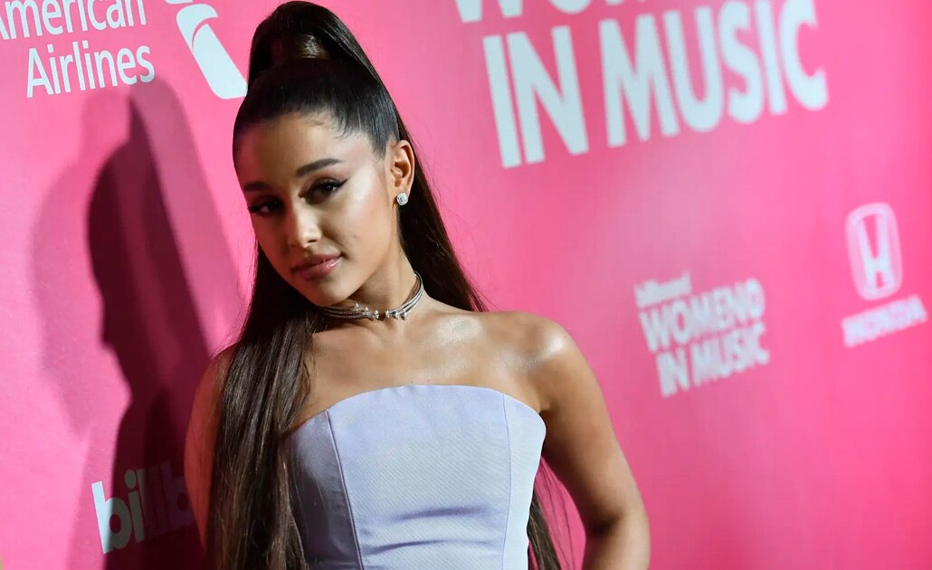 Ariana Grande presume el vestido que iba a usar en los Grammy