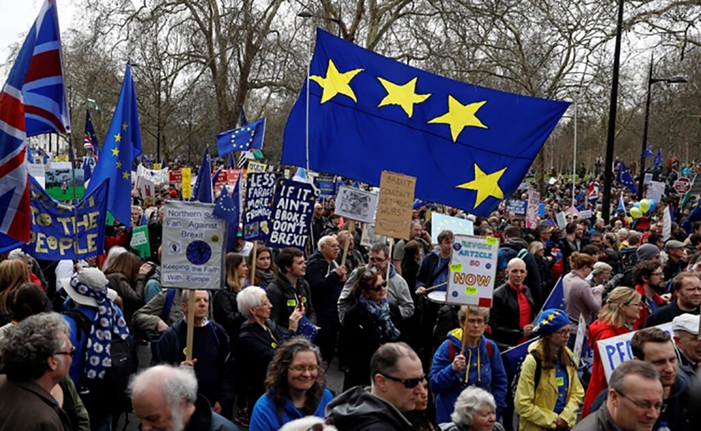 Manifestantes toman Londres para exigir el "no brexit"
