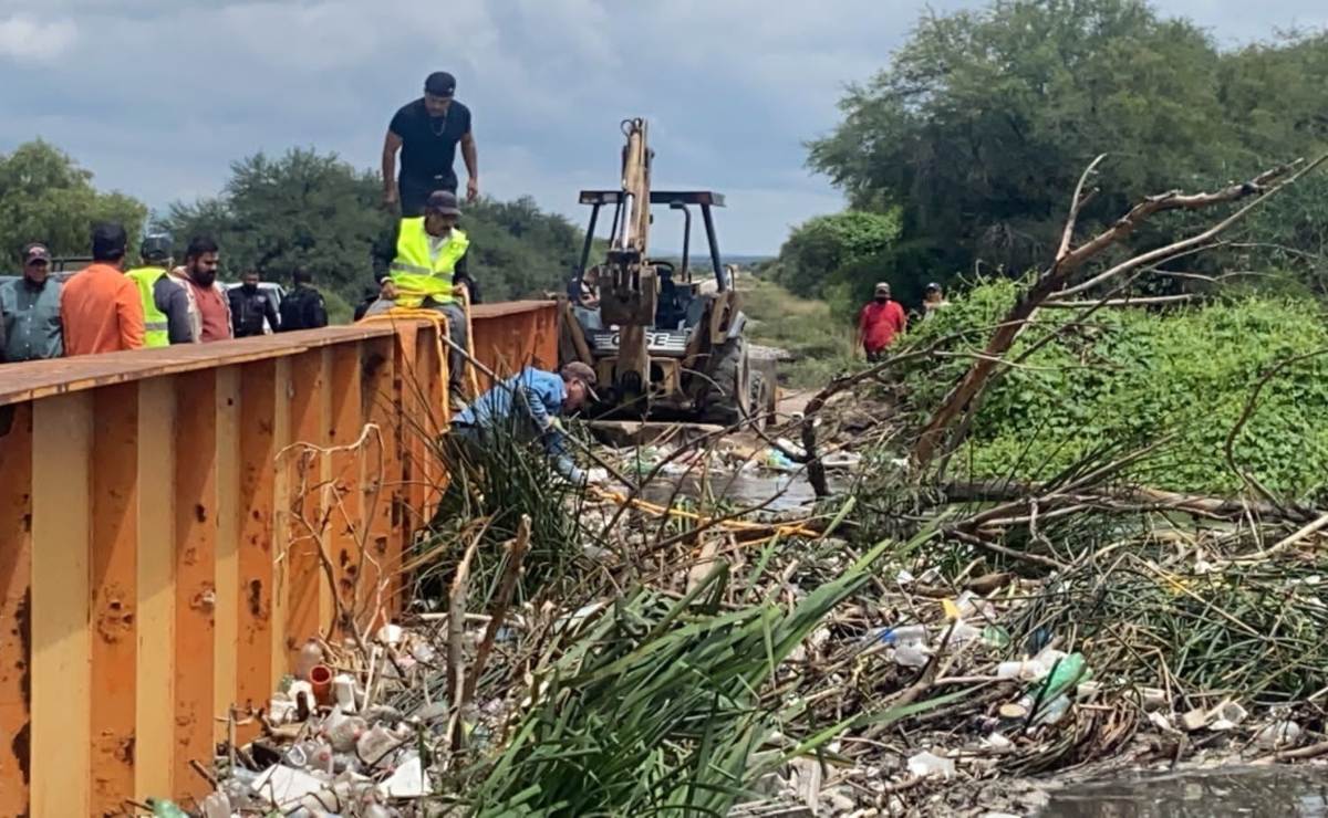 Ayuntamiento de Soledad evacua a cuatro familias por desborde en Río Santiago