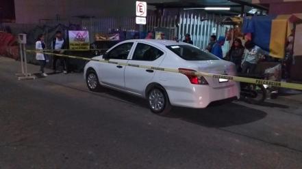 Abandonan carro baleado en Hospital Central