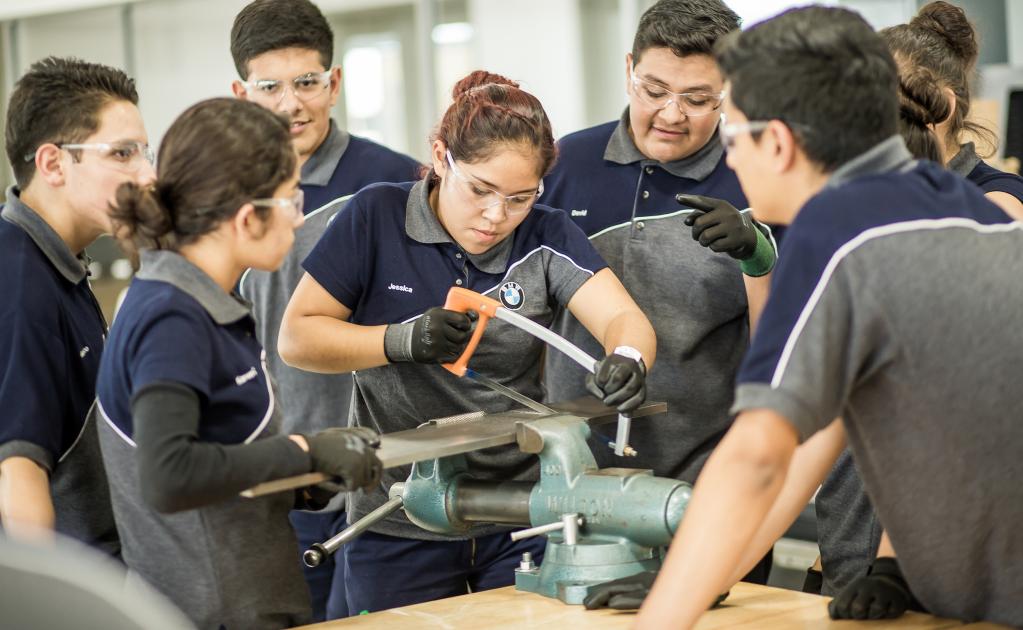 71 estudiantes de Conalep participan en modelo de educación dual de BMW