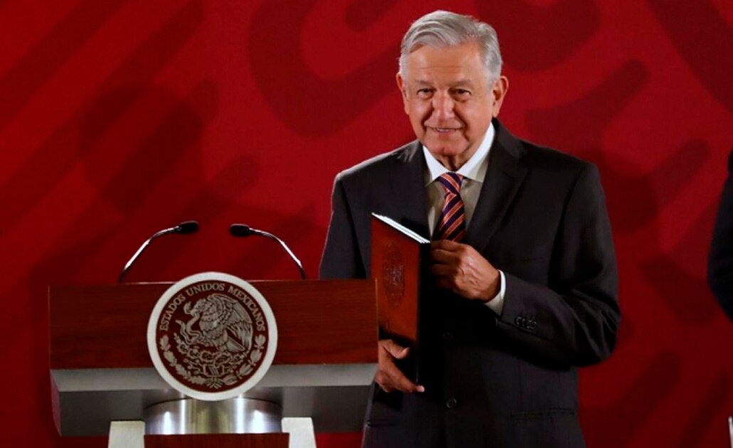 Si diseñadora es subdirectora en Conacyt, “hasta hoy estuvo como funcionaria”: López Obrador