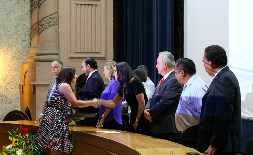 Cobach entrega reconocimientos a 300 profesores