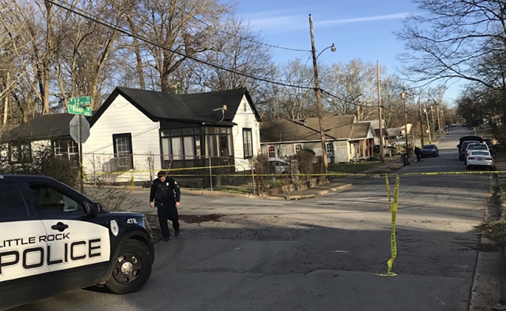 Tiroteo deja dos muertos y a niño de dos años herido en Arkansas 