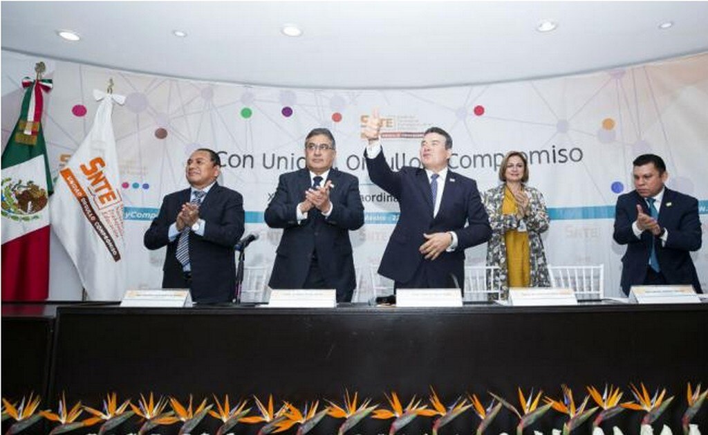 Ayer jueves, durante la 47 sesión extraordinaria del Consejo Nacional del SNTE, Juan Díaz de la Torre, solicitó licencia definitiva al cargo como presidente del sindicato. FOTO: SNTE