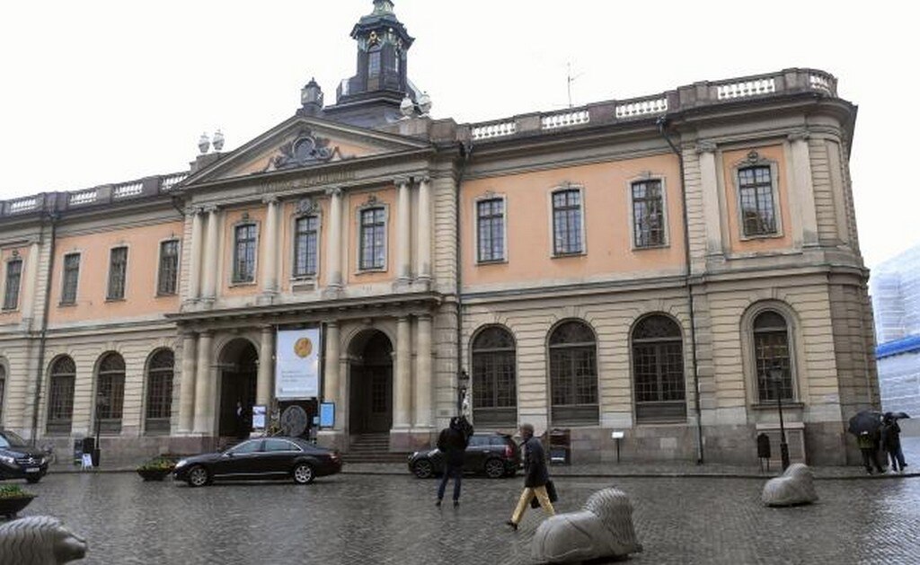 Sede de la Academia Sueca en Estocolmo, por primera vez desde 1943 la institución no otorgará ningún Premio Nobel de literatura (AP)